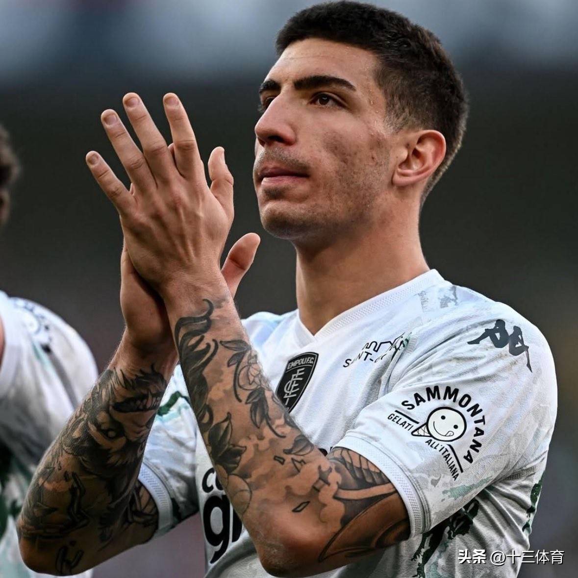 APP下载包含武汉三镇集结日外线爆发转会期那不勒斯更衣室发声，连对手都承认：国际比赛日勒沃库森再遭质疑的词条