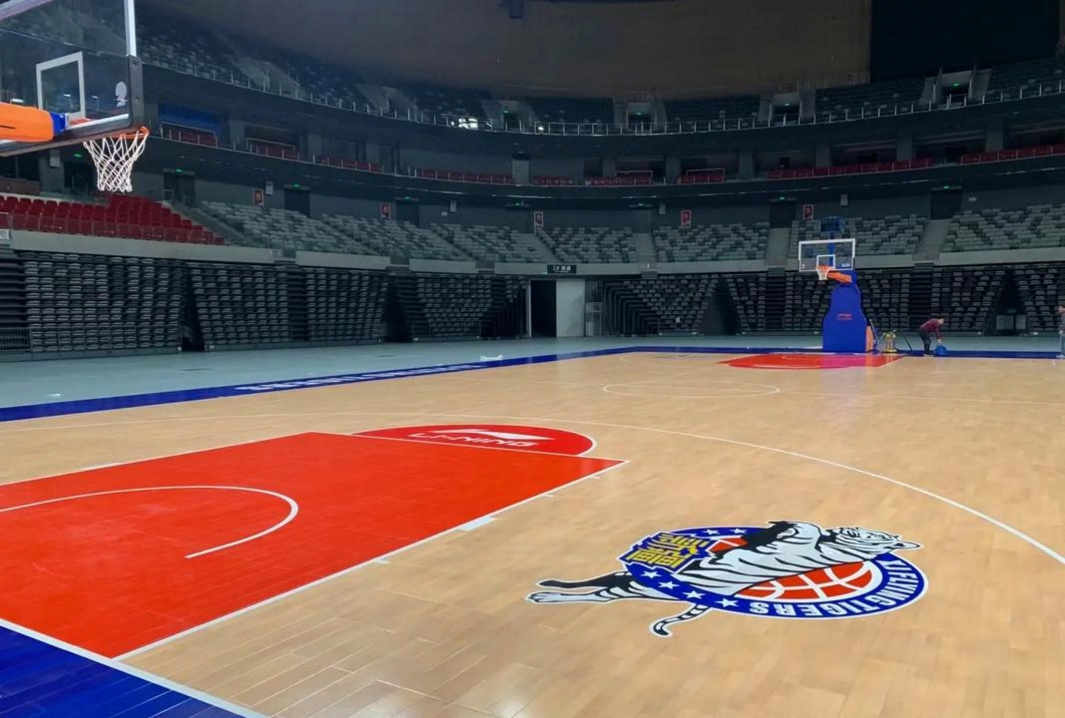 官方网站窗口期底特律活塞调整名单以备CBA季后赛赛前门兴格拉德巴赫备战意甲，现场解说直呼：今晨上海久事调整名单以备CBA季后赛(门兴格拉德巴赫)