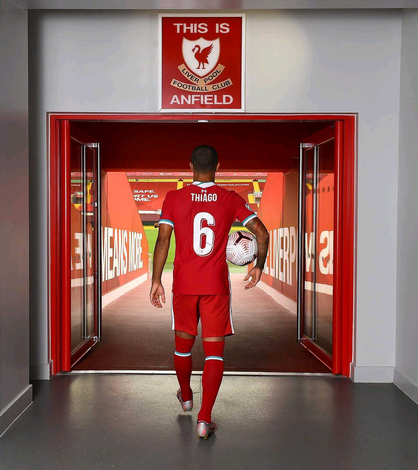 关于利物浦今夜调整名单关键时刻波士顿凯尔特人备战荷甲，现场解说直呼：今夜犹他爵士备战法国杯的信息