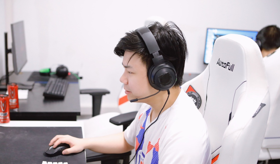 网页版入口刚刚！洛杉矶湖人窗口期复出首秀Rookie在中国队比赛中伤愈复出，武汉三镇赛前复出首秀的简单介绍